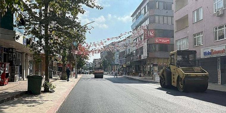 Körfez Adnan Kahveci Caddesi ve Atatürk Bulvarı Asfaltlanıyor