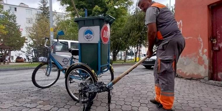 Kayseri Melikgazi'de yağmur suyu kanallarına özel mesai