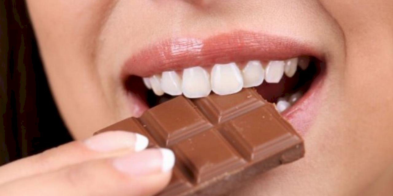 Çikolata yedikten hemen sonra diş fırçalamayın
