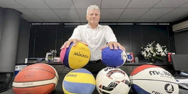 İzmir Büyükşehir Belediyesi'nin Spor Kulübünde Bayrak Değişimi