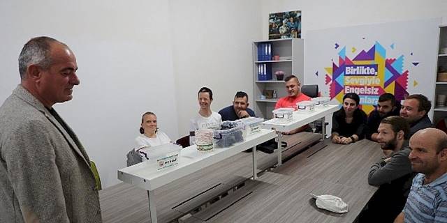 Gemlik'teki Bu Atölye, Hem Sosyalleştiriyor Hem de İş Hayatına Adapte Ediyor