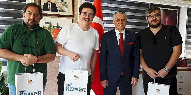 Oyuncu İbrahim Büyükak'dan Başkan Topaloğlu'na Ziyaret