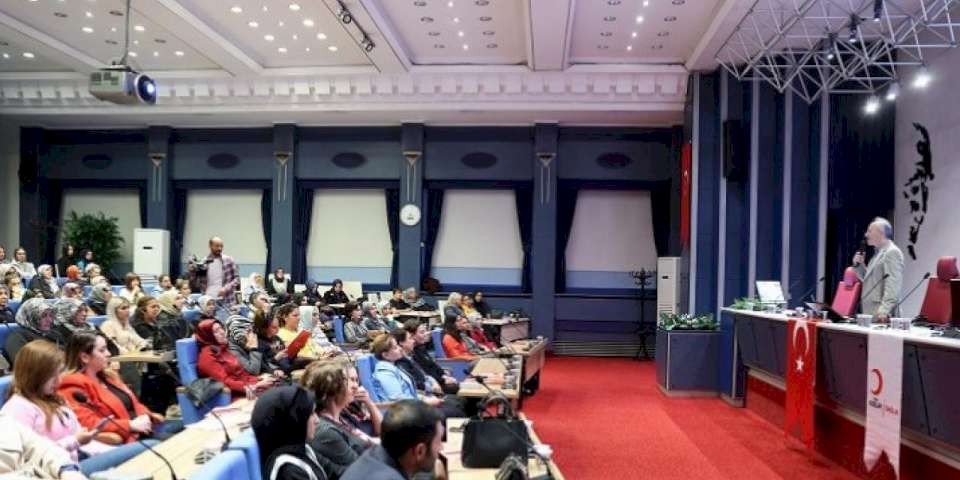 Kayseri Büyükşehir'den kadın personele meme kanseri eğitimi