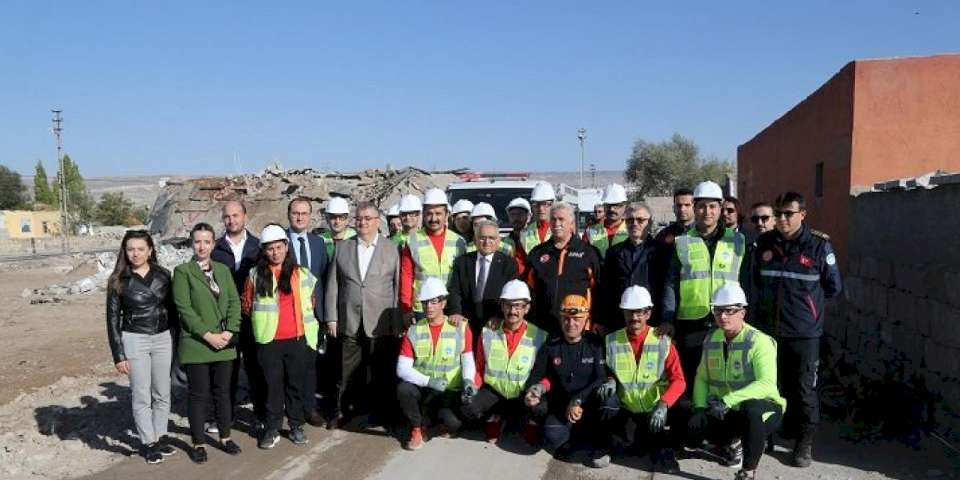 Kayseri Büyükşehir Kentsel Arama Kurtarma'dan tatbikat