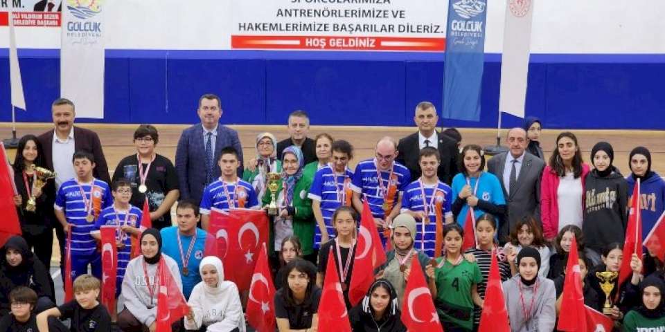 Gölcük 100. yıl coşkusunu sporla yaşıyor