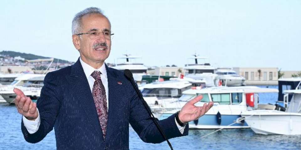 İzmir Yeni Foça Yat Limanı hizmete açıldı