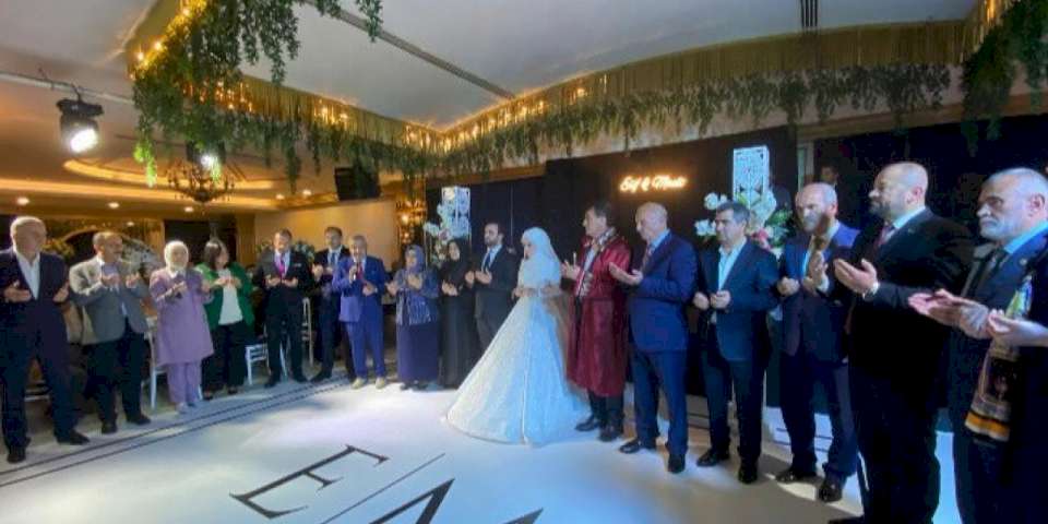 Bursa'da siyaseti buluşturan düğün