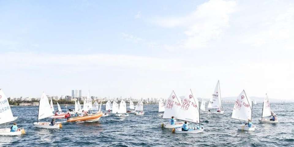 Kadıköy Cumhuriyet Kupası Yelken Yarışları başladı