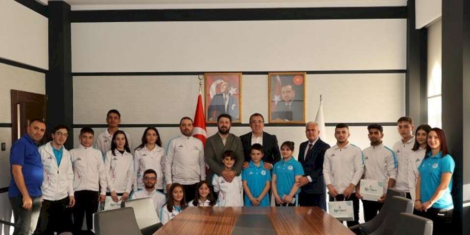 Nevşehir Belediyesi'nden başarılı sporculara ödül