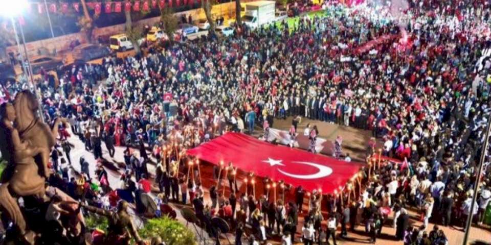 Bursa İnegöl'de coşku caddelere sığmadı