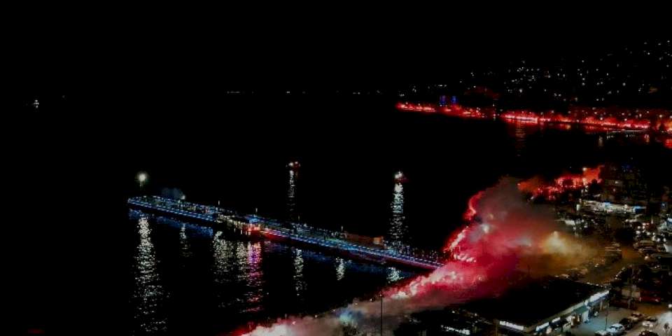 Gemlik’te binlerce meşale Cumhuriyet için yakıldı