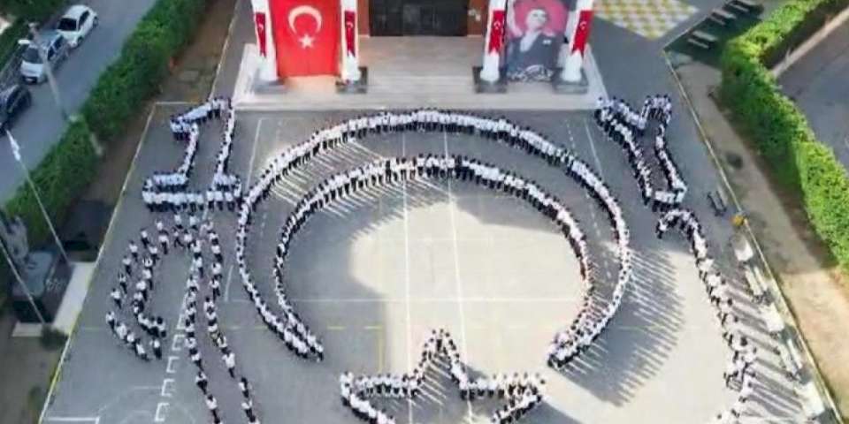 Bursa'da ortaokul öğrencilerinden 100. yıla özel koreografi