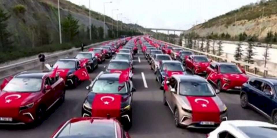 Togg kullanıcılarından 100. yıl konvoyu