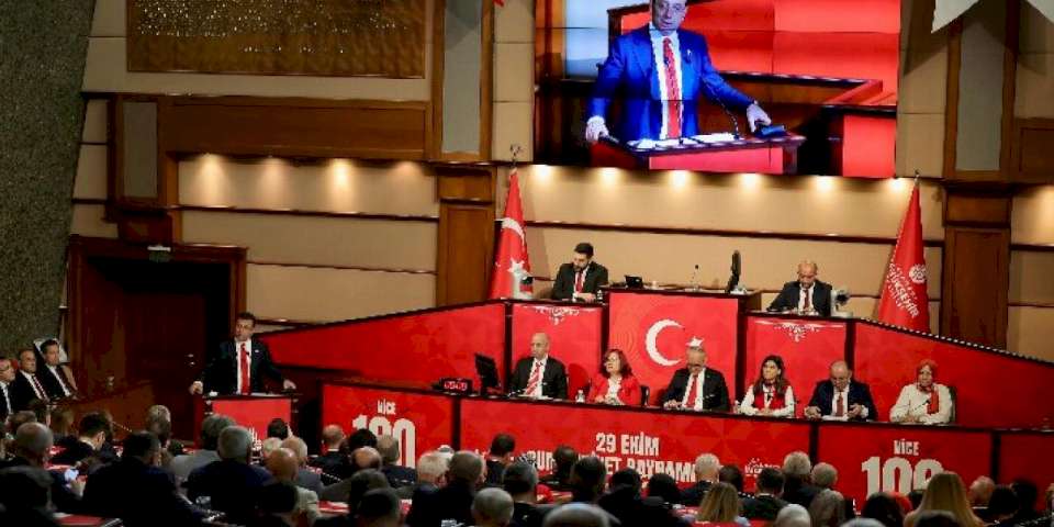 İstanbul Meclisi'nde 'olağanüstü' tarihi toplantı