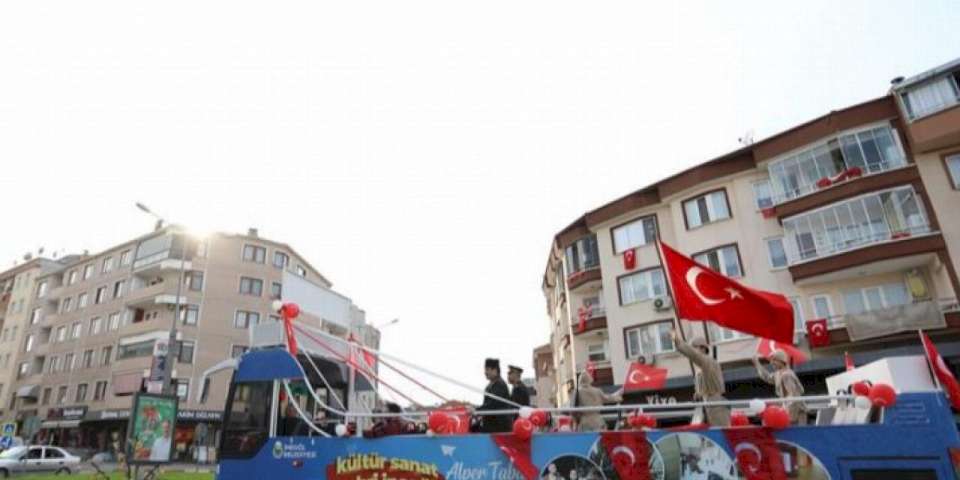 Kültür Sanat Otobüsü İnegöl'de Cumhuriyet turunda