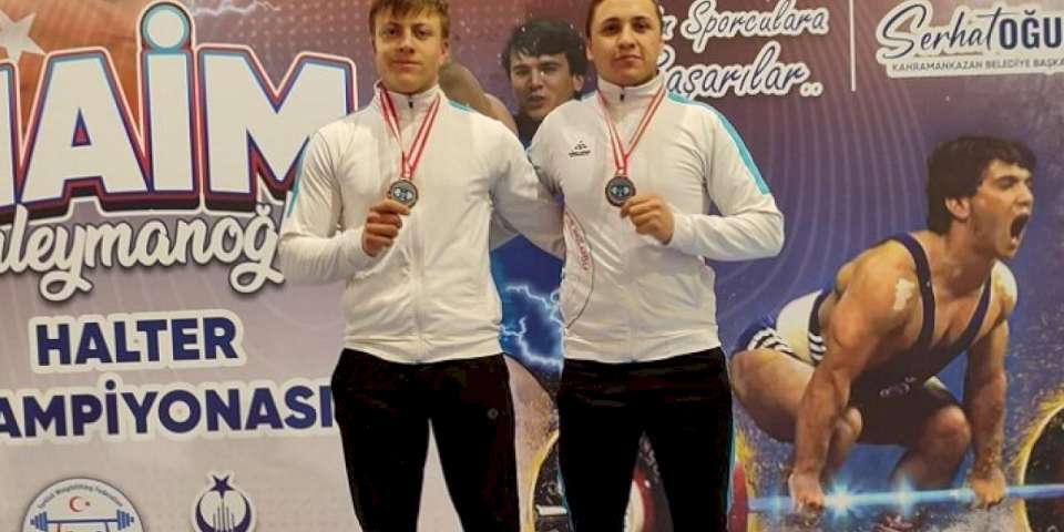 Nevşehir haltercileri madalyaları topladı