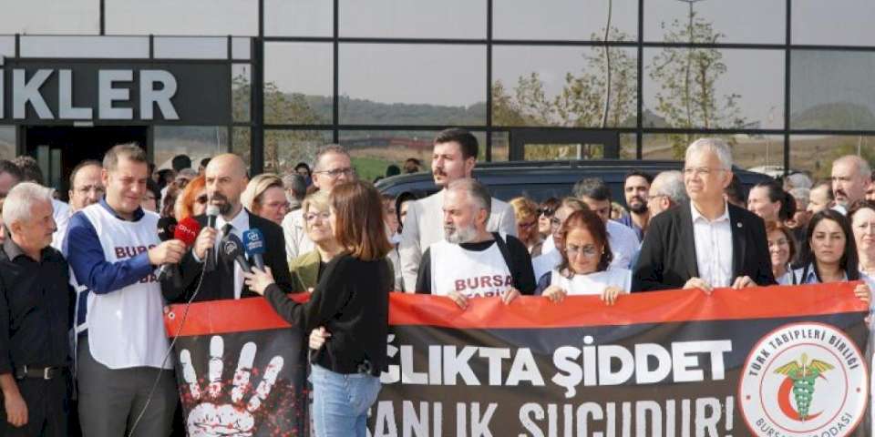 Bursa’da sağlık çalışanları da ‘yeter artık’ dedi
