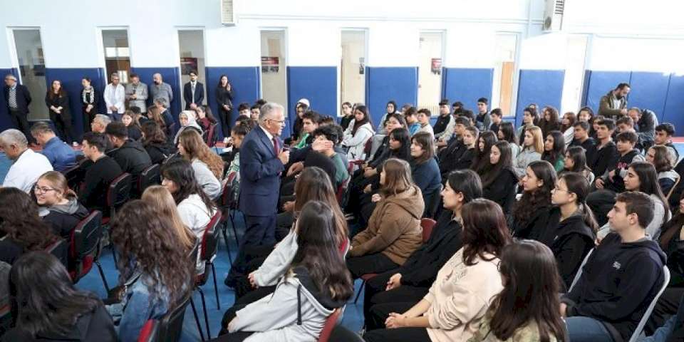 Memduh Büyükkılıç'tan öğrencilere tavsiyeler