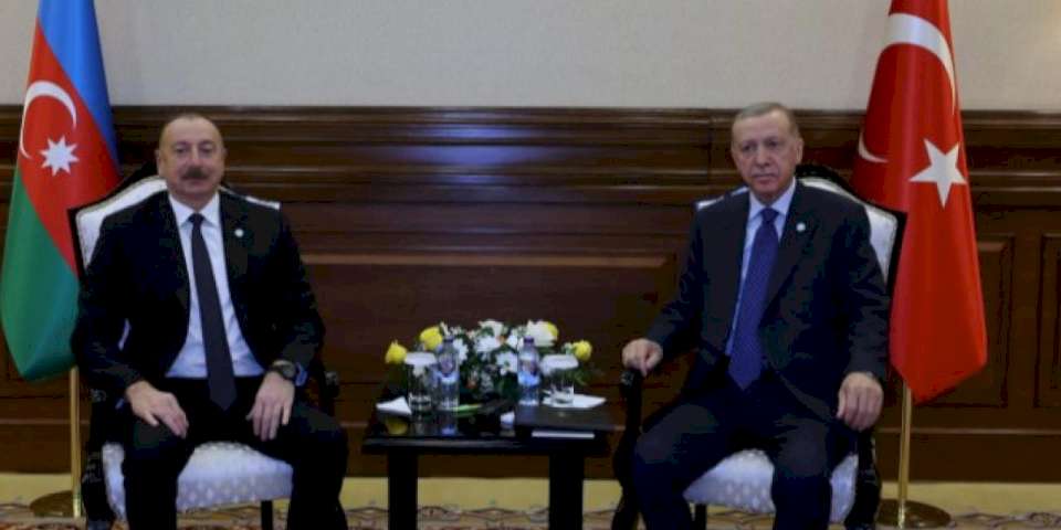 Cumhurbaşkanı Erdoğan, Zirve'de Aliyev'le görüştü