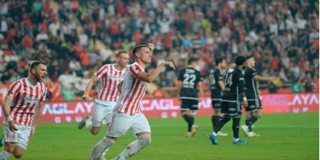 Bitexen Antalyaspor 3-2 Beşiktaş (Maç Sonucu) Antalya Kartal'a geçit vermedi