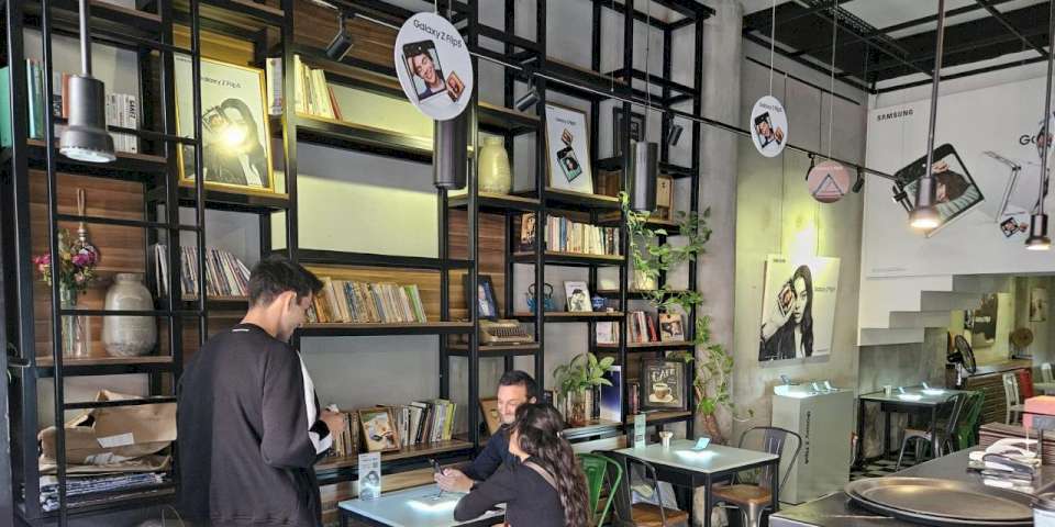 Samsung Galaxy Z Flip5, Flip Cafe’de Ziyaretçilerini Bekliyor