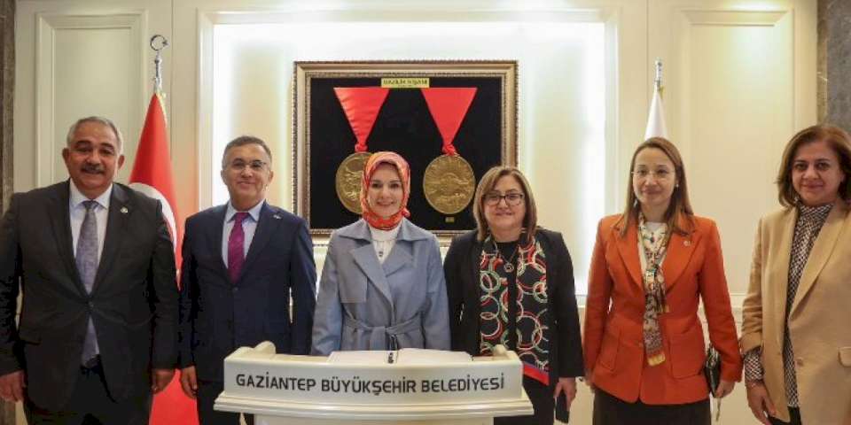 Bakan Göktaş'tan Başkan Şahin'e nezaket