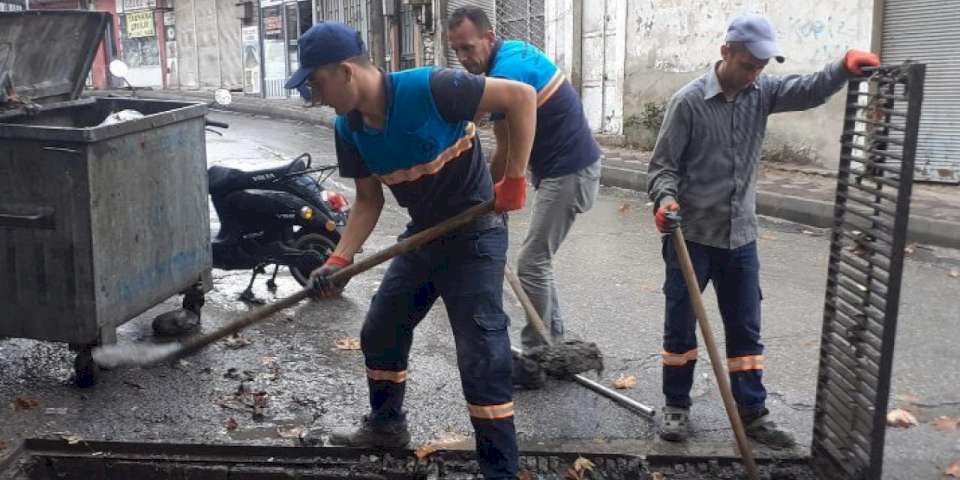 MASKİ'den yağmur suyu ızgaralarındaki temizlik çalışmalarına devam