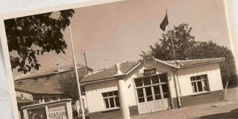 Kayıp anıt ilk yerine taşınıyor... Çiğli'de 'Devrim İçin 1935' anıtı orjinal yerini alacak