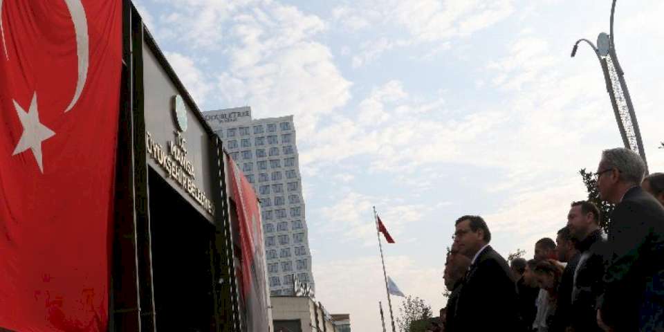 Manisa Büyükşehir personelinden Ata'sına saygı