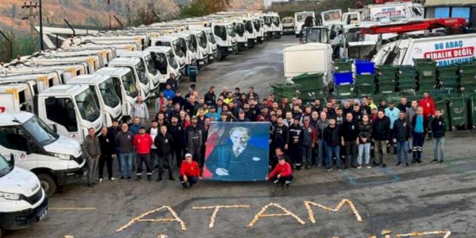 İzmit'te emekçilerden eldivenlerle ‘Atam İzindeyiz’