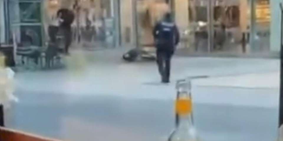 Almanya'da polise bıçaklı saldırı