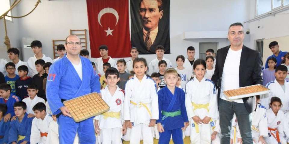 Manisalı judoculara baklava dopingli ziyaret