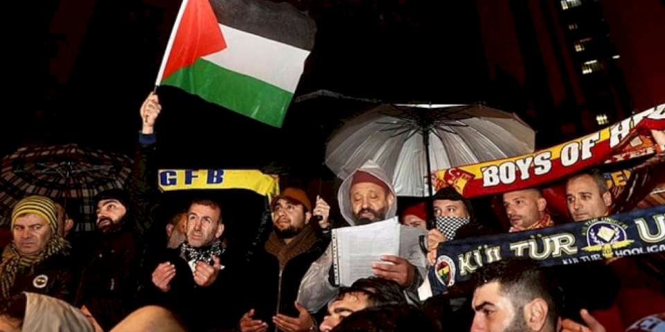 Taraftar gruplarından Filistin'e destek!
