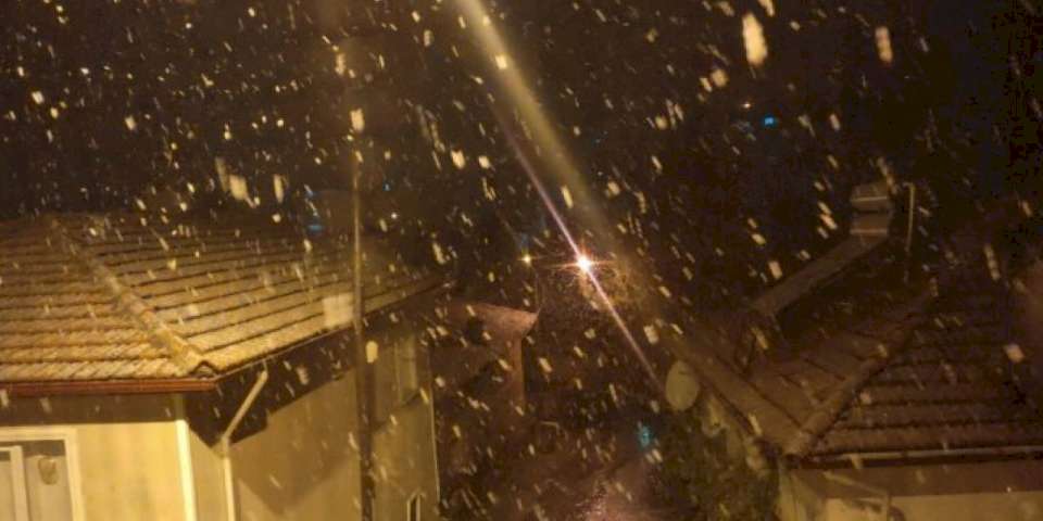 Bursa Keles'te yağmur yerini 'kar'a bıraktı