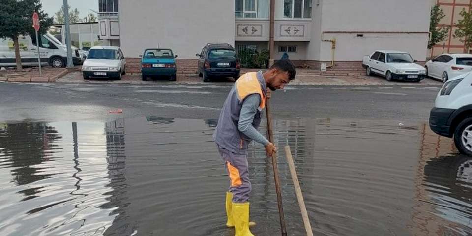 Kayseri Melikgazi Belediyesi ekiplerinden yağış seferberliği
