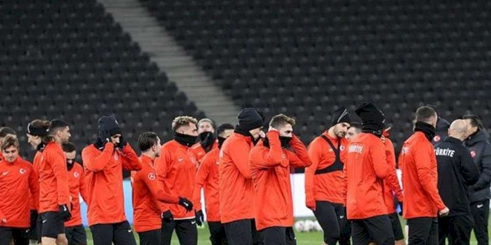 Montella'nın ağabeyi rahatsızlandı, A Milli Takım'ın uçağı Münih'e indi