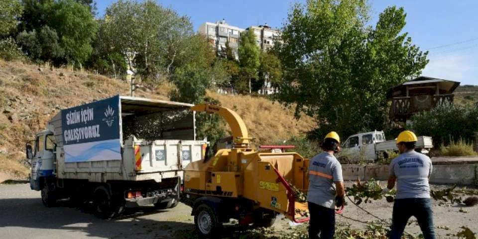 Karabağlar'da budanan dallar gübreye dönüşüyor