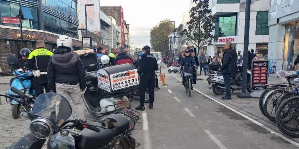 Düzce'de trafiğe kapalı yolda motosiklet denetimi