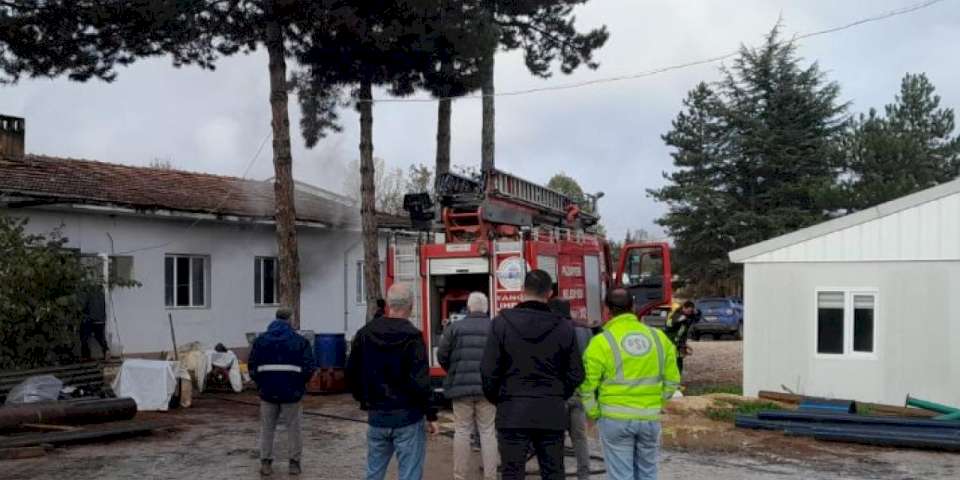Bilecik’te şantiye yatakhanesinde çıkan yangın korkuttu