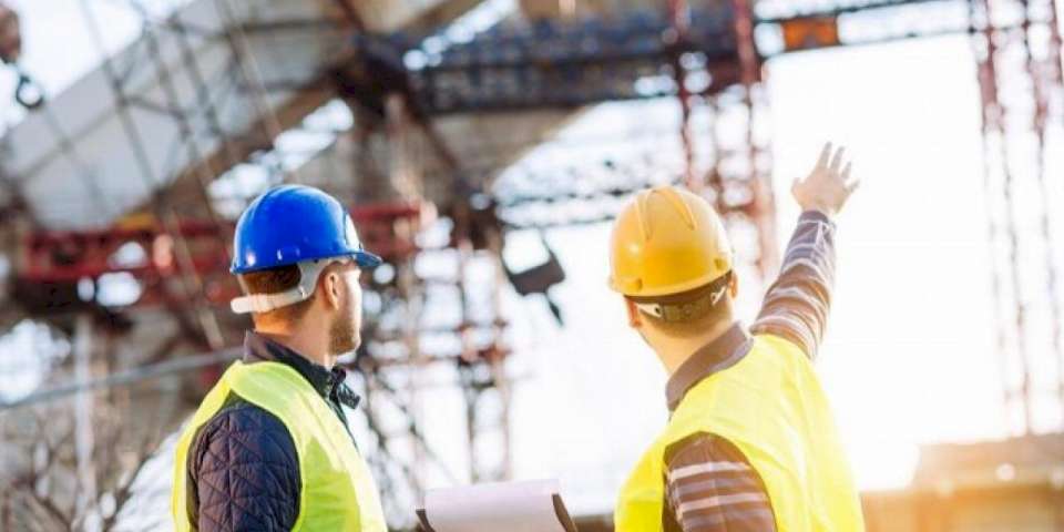 Hizmette 'güven' azaldı, inşaatta arttı!