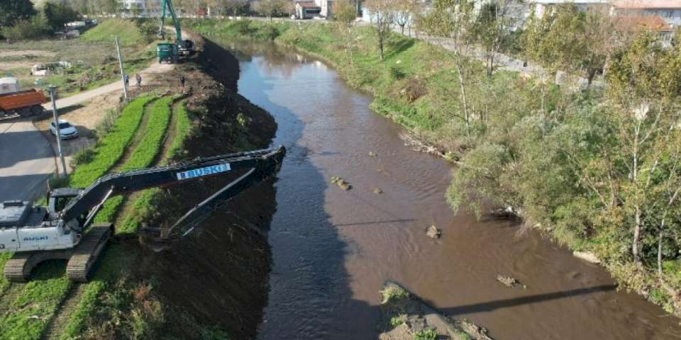 Bursa derelerinde taşkın riskine karşı temizlik