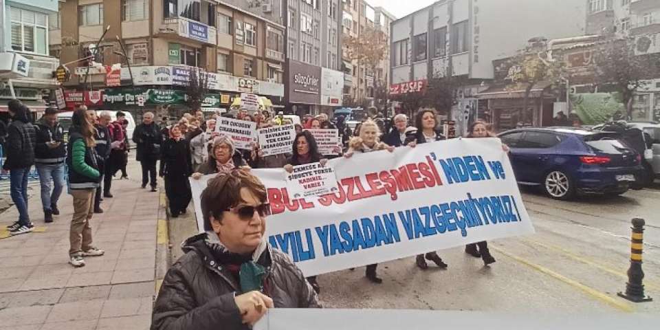 Keşanlı kadınlar 'şiddete karşı' yürüdü