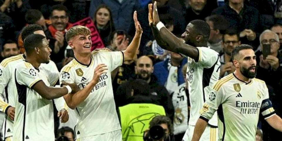 Real Madrid 4-2 Napoli (Maç Sonucu) R. Madrid son dakikalarda açıldı!