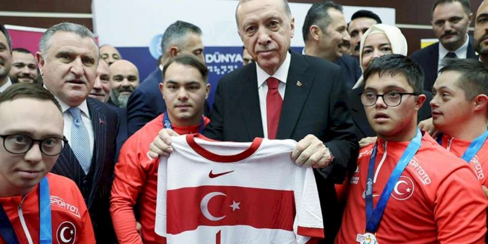 Cumhurbaşkanı Erdoğan şampiyonlarla bir araya geldi