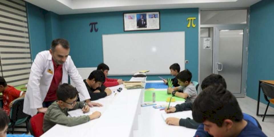 KAYMEK'ten öğrencilere ödev merkezi