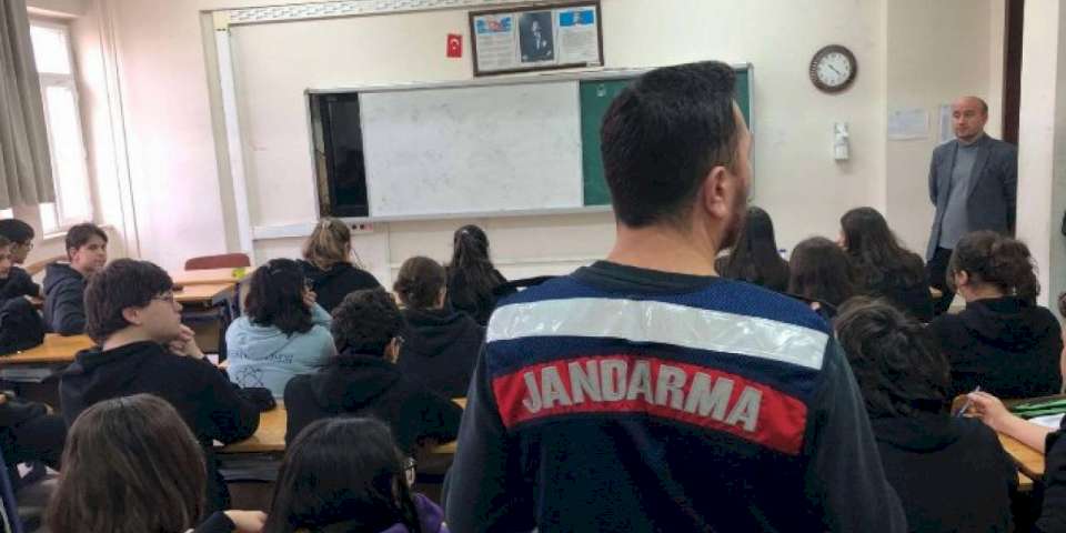 Jandarma'dan Keşan'da öğrencilere siber suç farkındalığı