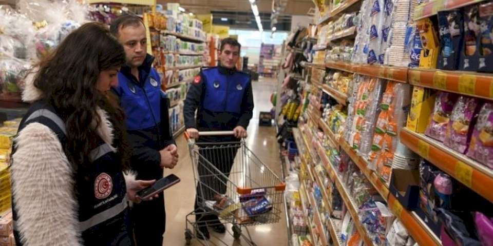 Çayırova Zabıtası’ndan market denetimi