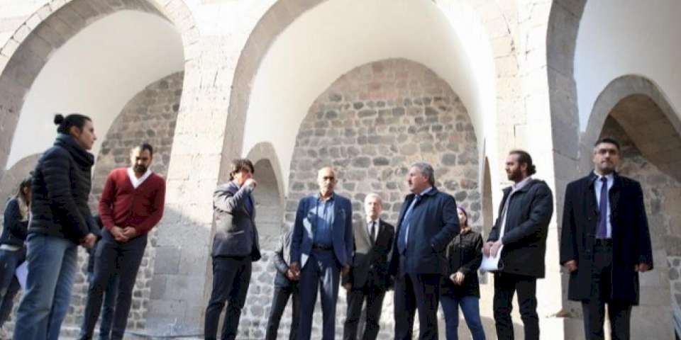 Köşk Medrese gün sayıyor