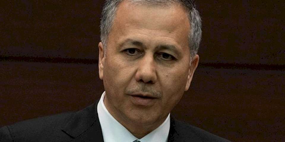 Bakan Yerlikaya'dan komisyon basan vekil paylaşımı