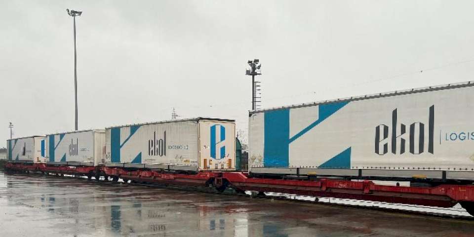 MarmaRay hattından ilk treyler geçiş yapıldı